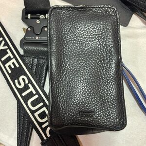 Hammitt & Whyte Studios 424 phone bag